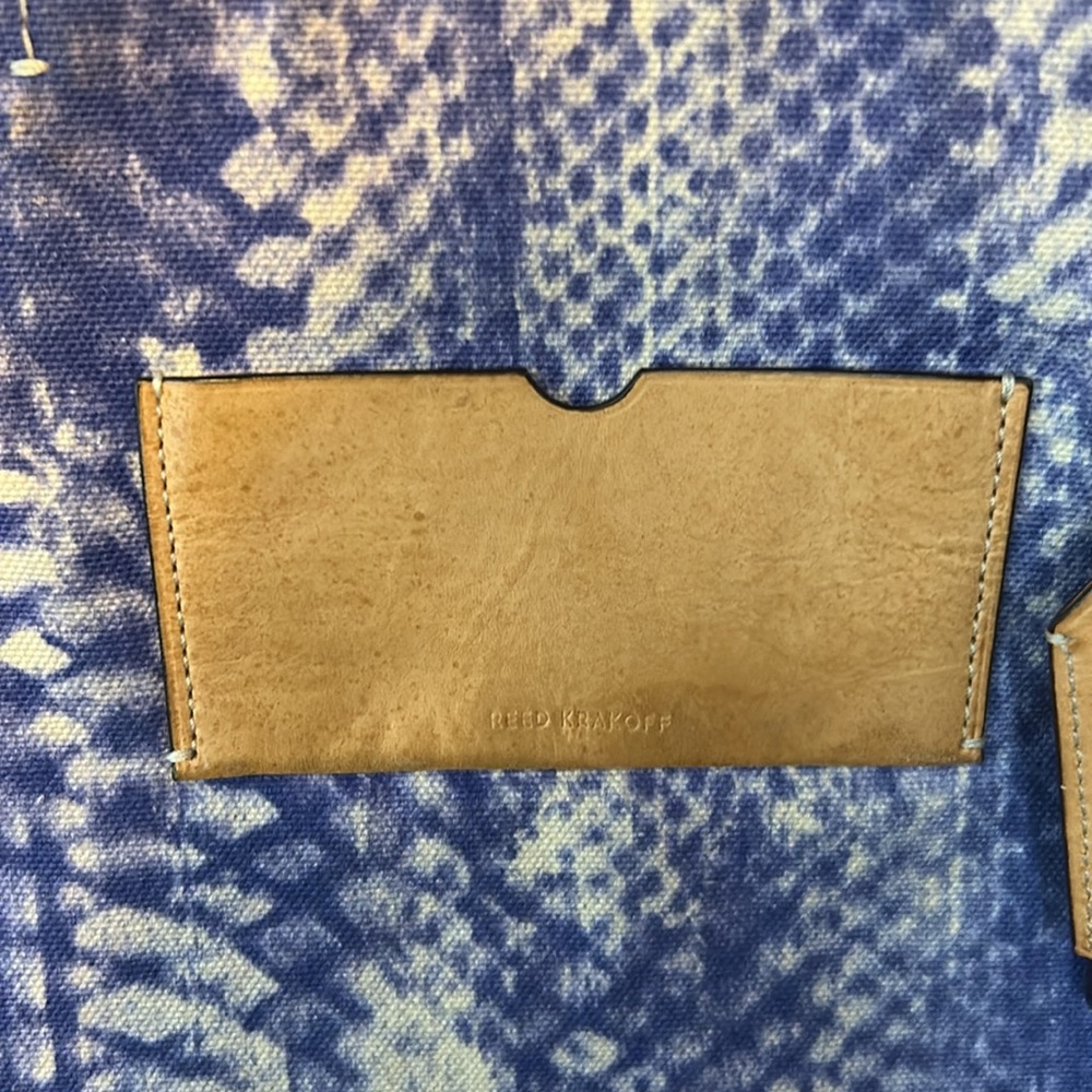 REED KRAKOFF Alligator Print Blue and Tan Canvas Tote Bag - Picture 15 of 15